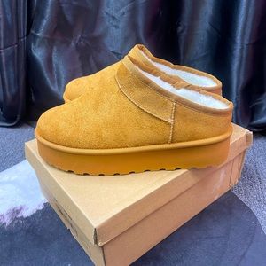 Tan Platform Winter Slides ❄️